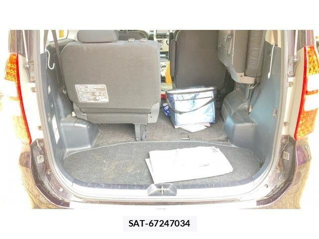 Toyota NOAH 2011-11 8744763-22