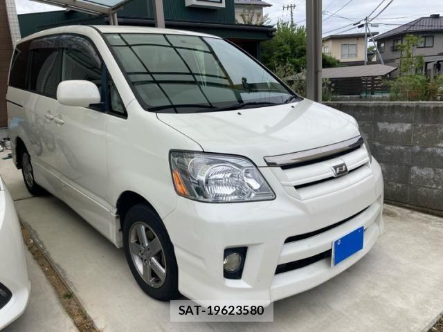 Toyota NOAH 2005-05 8744774-1