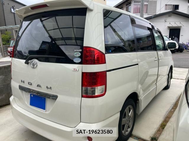 Toyota NOAH 2005-05 8744774-2