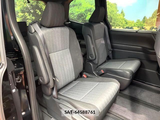 Toyota NOAH 2025-10 8744747-9