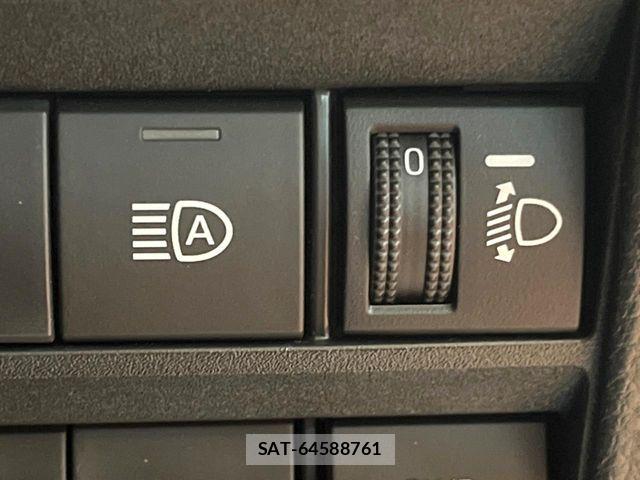 Toyota NOAH 2025-10 8744747-5
