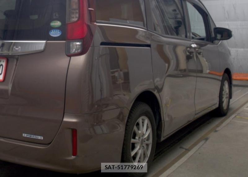 Toyota NOAH 2015-10 8726963-1