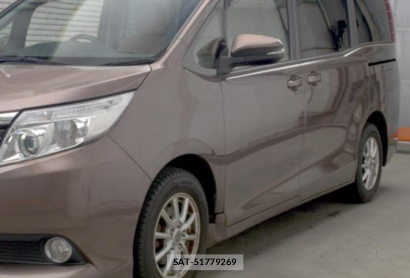 Toyota NOAH 2015-10 8726963-4