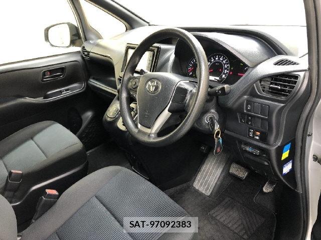 Toyota NOAH 2019-12 8766464-4