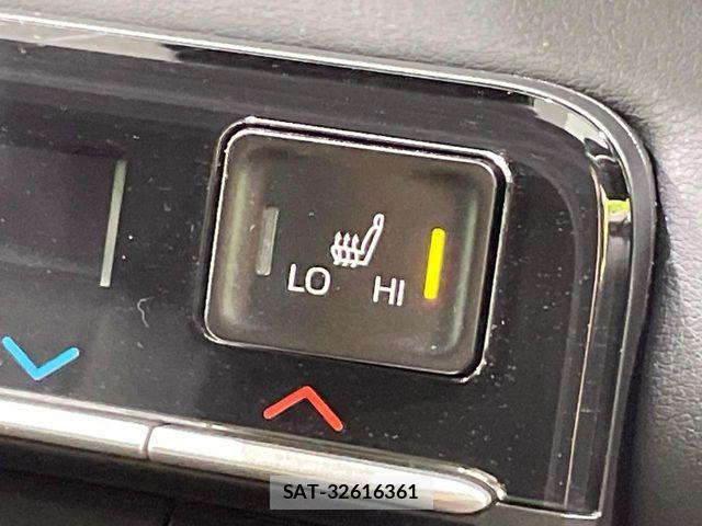 Toyota NOAH 2023-11 8781392-6