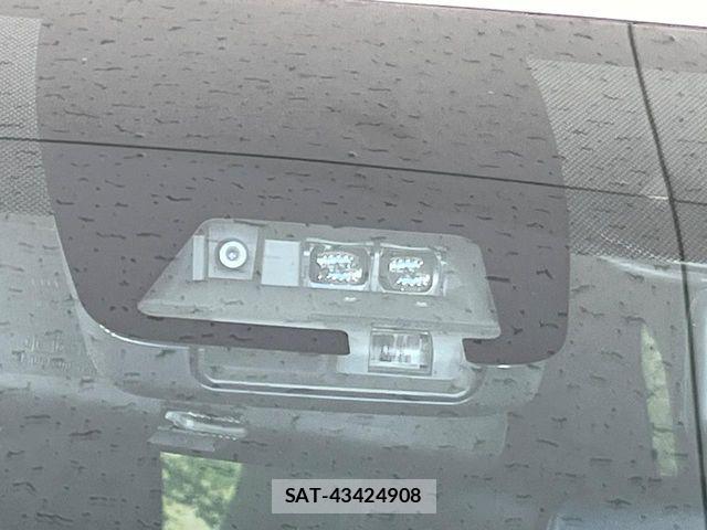 Toyota NOAH 2019-12 8781399-6