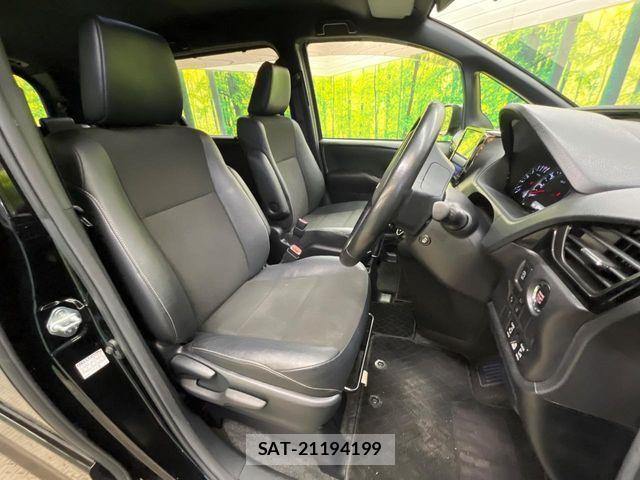 Toyota NOAH 2017-02 8781401-9
