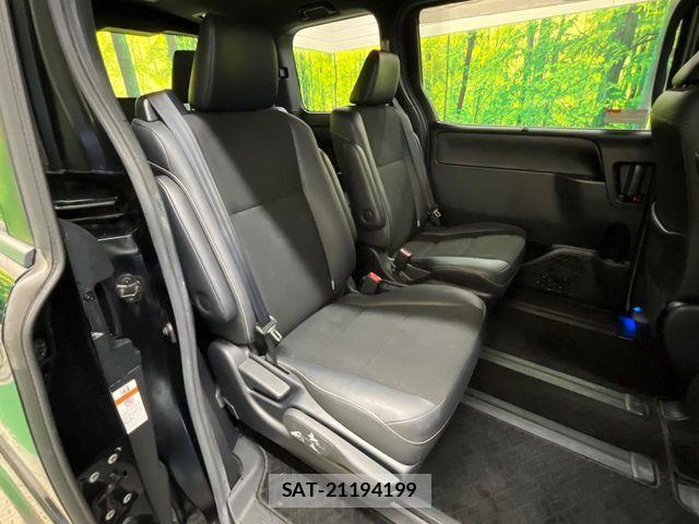 Toyota NOAH 2017-02 8781401-10