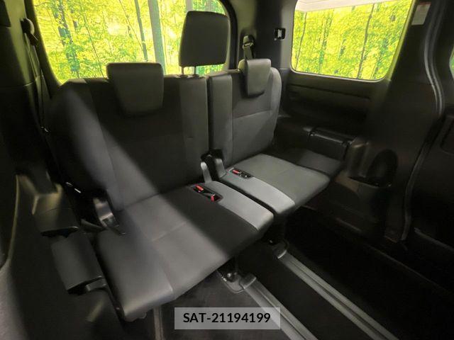 Toyota NOAH 2017-02 8781401-11