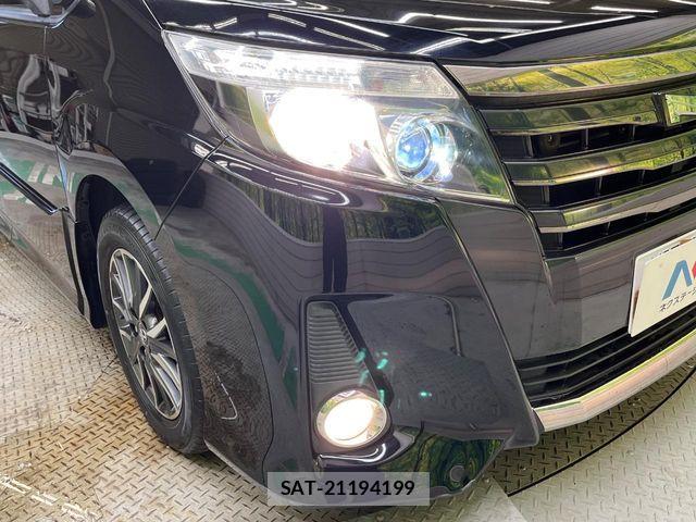Toyota NOAH 2017-02 8781401-12