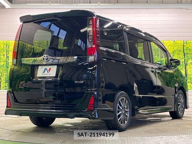 Toyota NOAH 2017-02 8781401-17