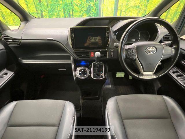 Toyota NOAH 2017-02 8781401-1