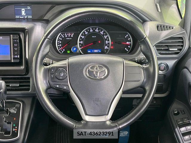 Toyota NOAH 2014-01 8781403-11