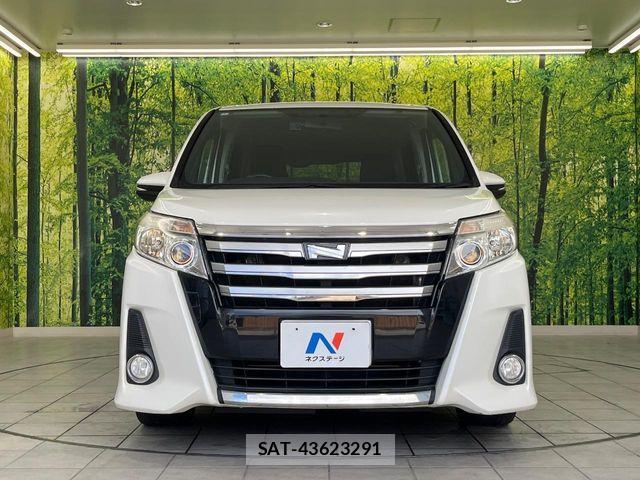 Toyota NOAH 2014-01 8781403-14