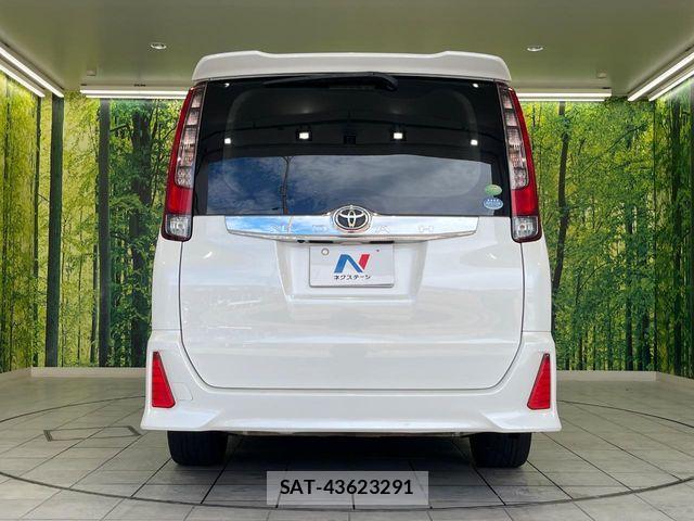 Toyota NOAH 2014-01 8781403-15