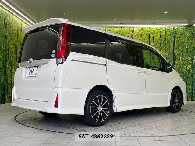 Toyota NOAH 2014-01 8781403-17