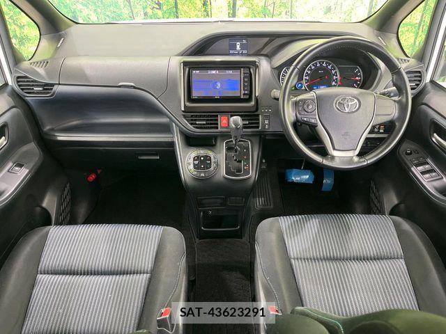 Toyota NOAH 2014-01 8781403-1