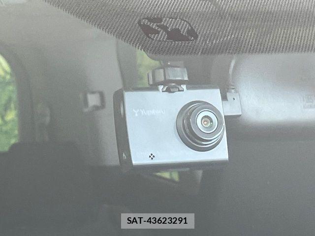 Toyota NOAH 2014-01 8781403-5