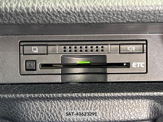 Toyota NOAH 2014-01 8781403-6