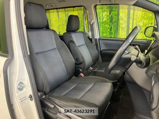 Toyota NOAH 2014-01 8781403-7