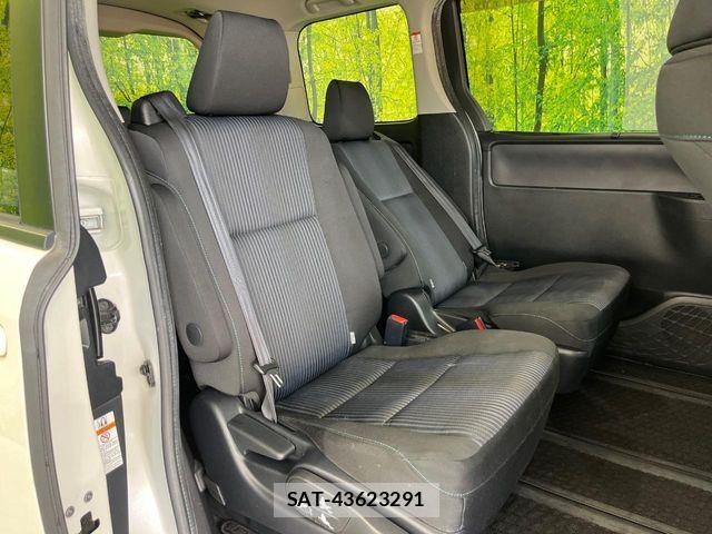 Toyota NOAH 2014-01 8781403-8