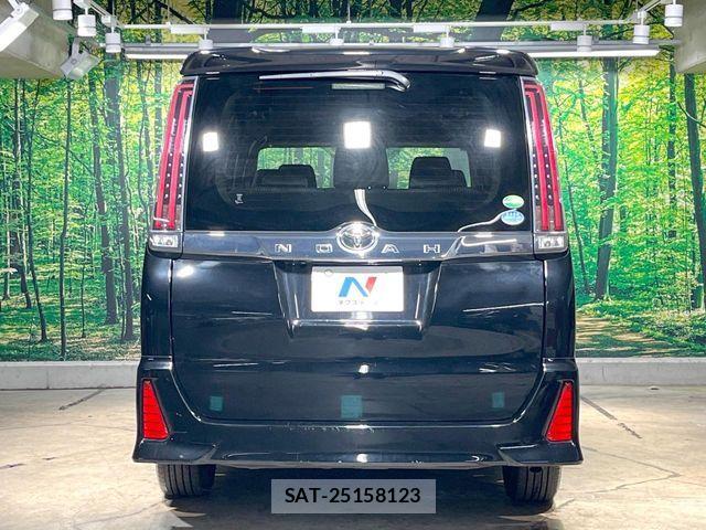 Toyota NOAH 2017-09 8781398-15