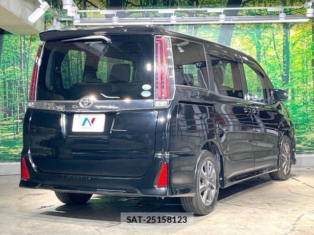 Toyota NOAH 2017-09 8781398-17