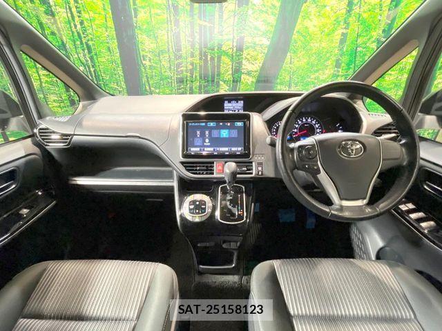 Toyota NOAH 2017-09 8781398-1