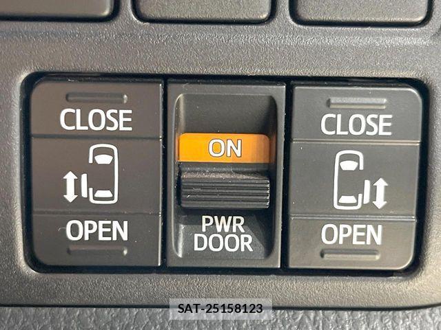 Toyota NOAH 2017-09 8781398-4