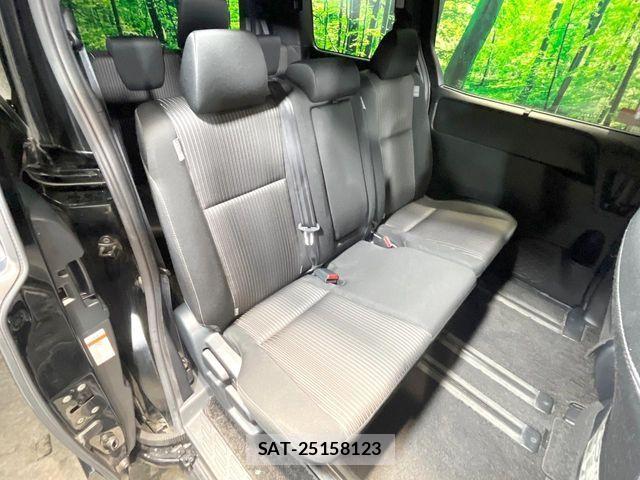 Toyota NOAH 2017-09 8781398-8