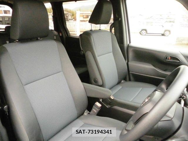 Toyota NOAH 2023-04 8781397-9