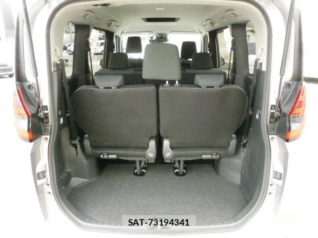 Toyota NOAH 2023-04 8781397-14