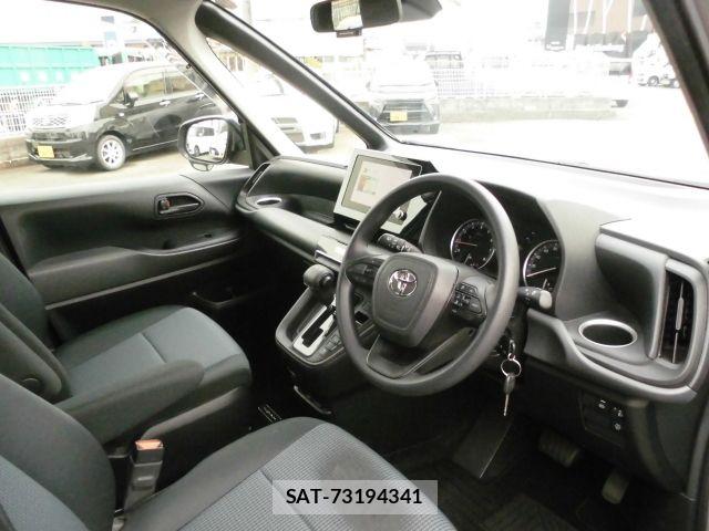 Toyota NOAH 2023-04 8781397-1