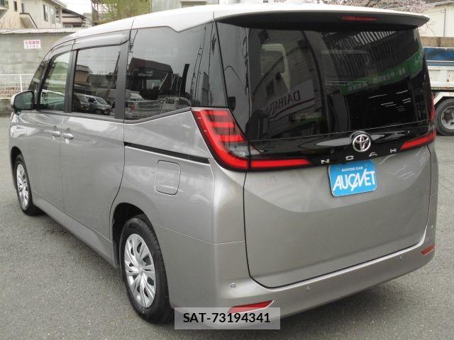 Toyota NOAH 2023-04 8781397-2