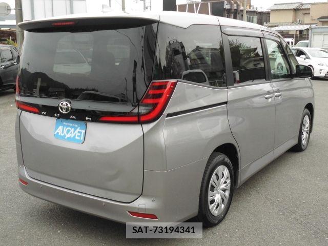 Toyota NOAH 2023-04 8781397-4