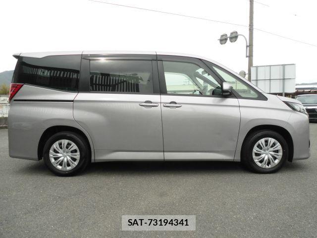 Toyota NOAH 2023-04 8781397-6