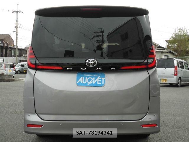 Toyota NOAH 2023-04 8781397-8