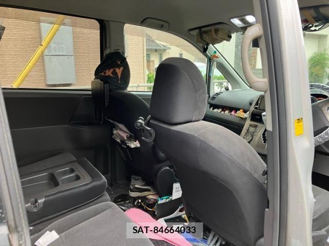 Toyota NOAH 2007-08 8781408-12