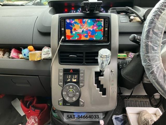 Toyota NOAH 2007-08 8781408-17