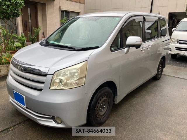 Toyota NOAH 2007-08 8781408-1
