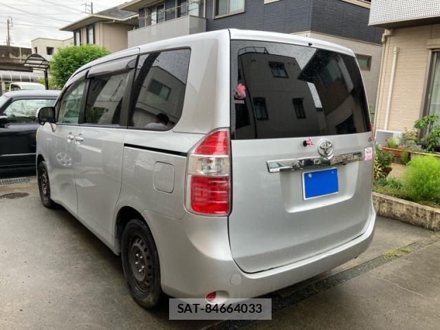 Toyota NOAH 2007-08 8781408-5