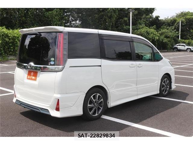 Toyota NOAH 2017-11 8781400-9