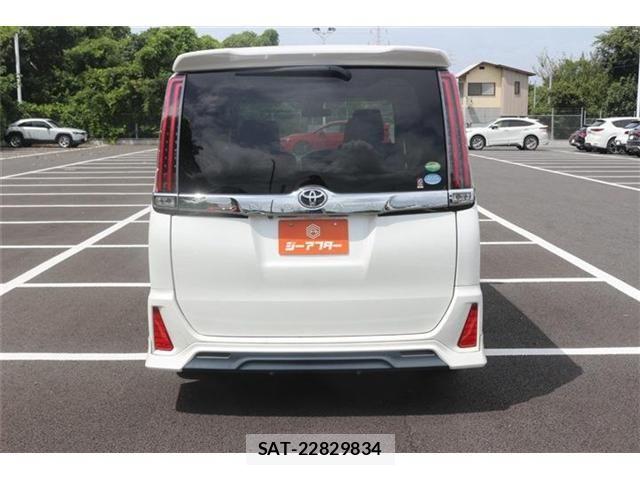 Toyota NOAH 2017-11 8781400-10