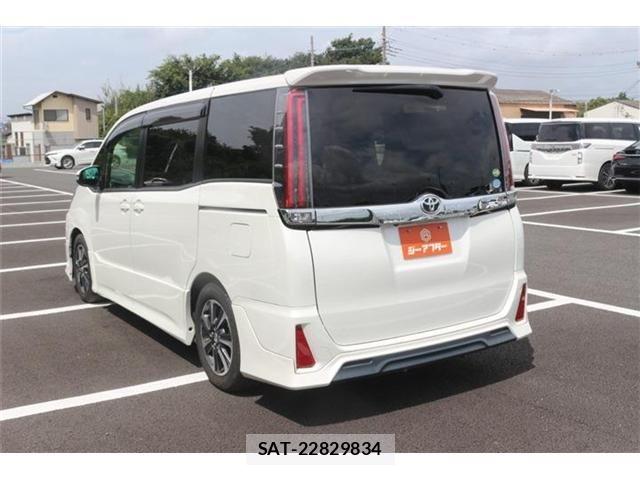 Toyota NOAH 2017-11 8781400-11