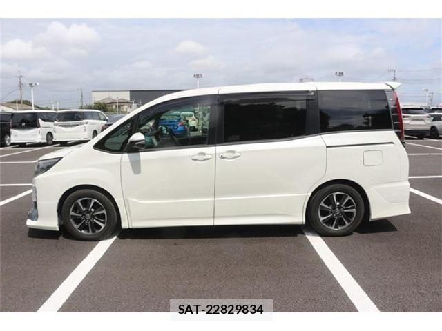 Toyota NOAH 2017-11 8781400-12