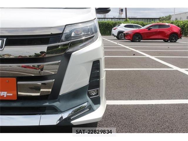 Toyota NOAH 2017-11 8781400-18