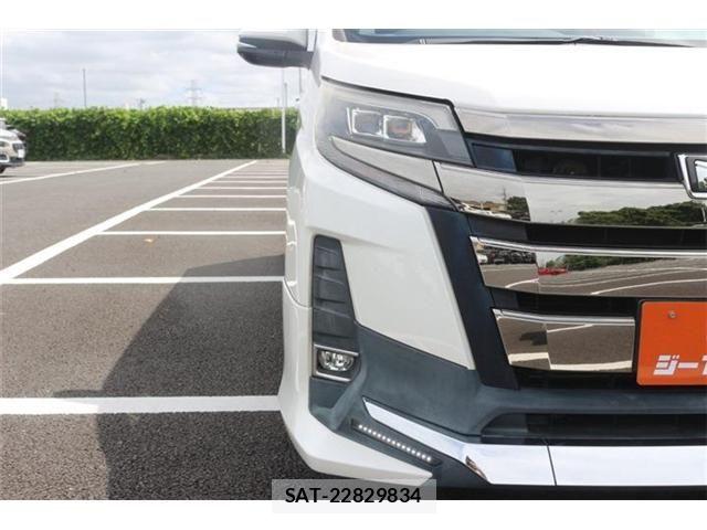 Toyota NOAH 2017-11 8781400-20