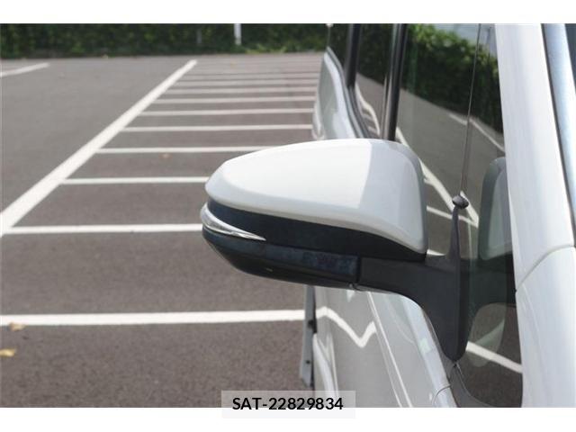 Toyota NOAH 2017-11 8781400-23