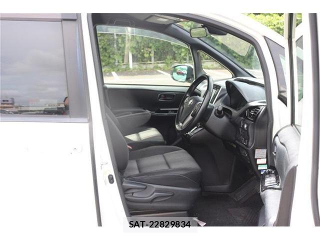 Toyota NOAH 2017-11 8781400-24