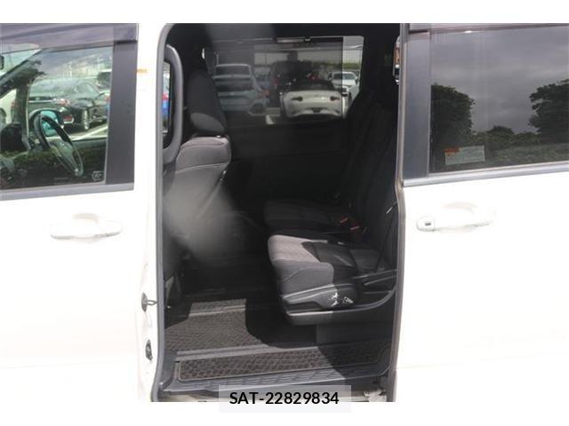 Toyota NOAH 2017-11 8781400-29